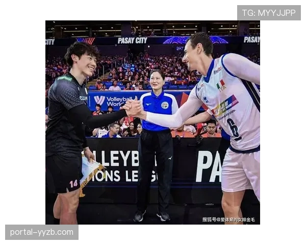 日本V1联赛上演“性别大战”表演赛，男排球员与女排球员混合组队引热议