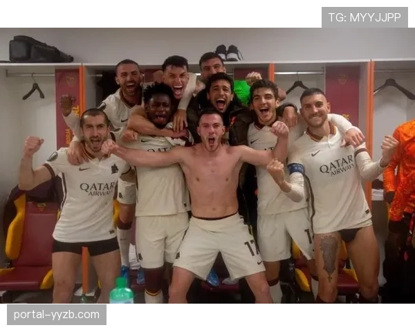 更衣室特写:国米夺冠夜,老将姆希塔良与年轻球员阿斯拉尼激动相拥 更衣室特写:国米夺冠夜,老将姆希塔良与年轻球员阿斯拉尼激动相拥